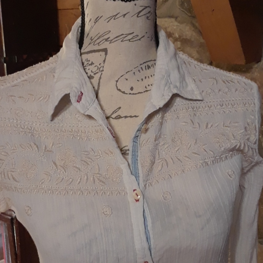 💕Johnny Was embroidered top